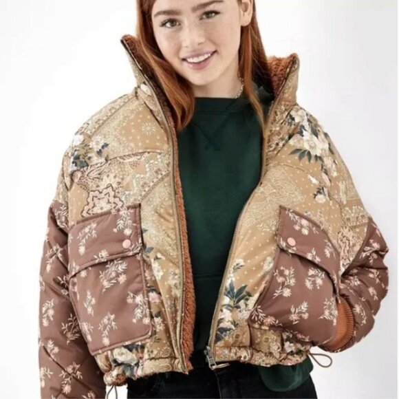 NWOT American Eagle Outfitters Reversible Floral Puffer Cozy Sherpa | Size XL - Picture 1 of 7